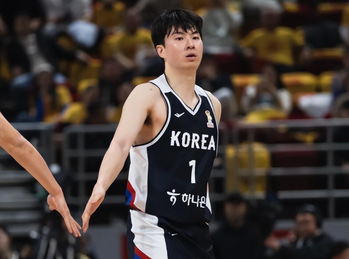 星空体育官网-世预赛迎来关键转折！中国男篮连获三个好消息，赢球直接升至第二